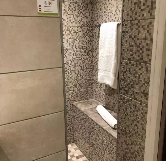 Standard Kolmen Hengen Huone, Les Tilleuls Montbeliard Sud Audincourt