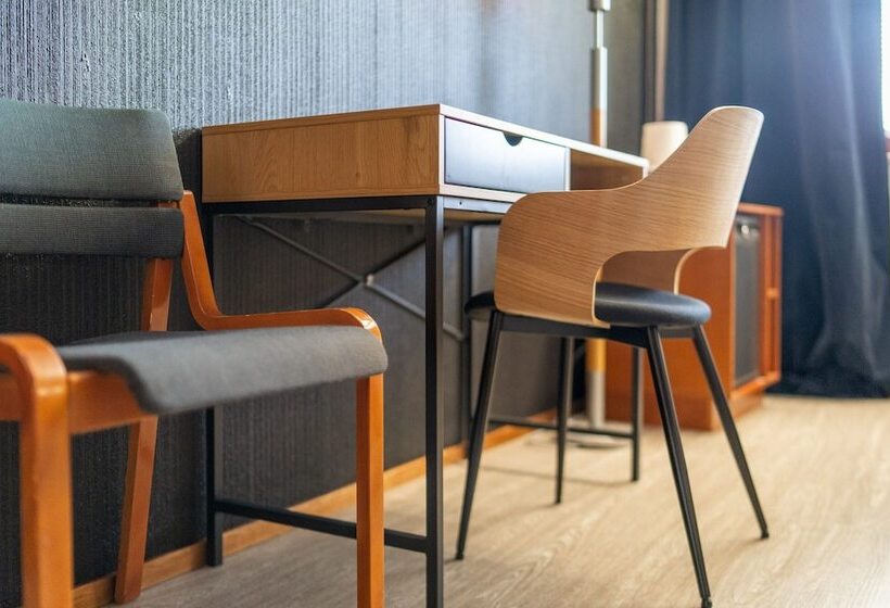 חדר סטנדרט, Li Jämsä