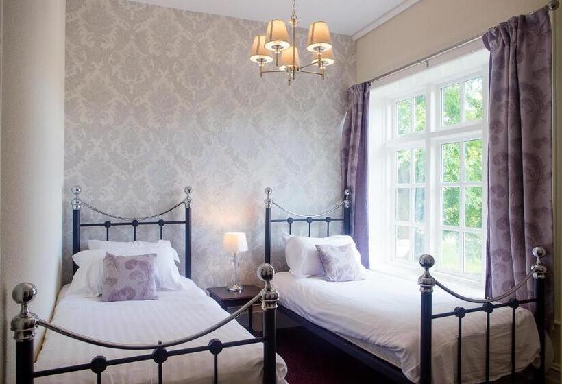 חדר משפחתי, Maesmawr Hall