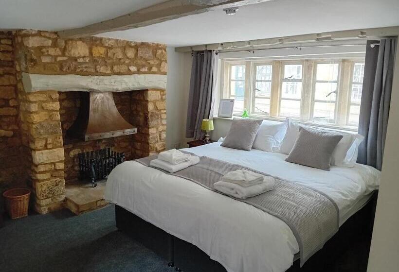 Номер Стандарт, The Red Lion