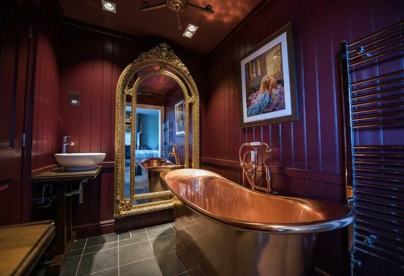 חדר דלוקס, The Marquis Of Granby