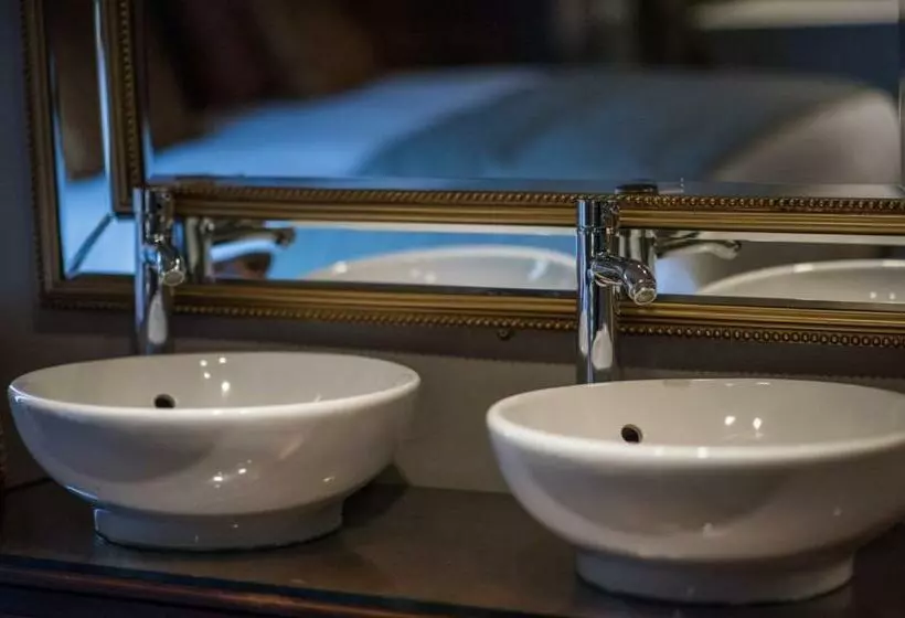 Deluxe Room, The Marquis Of Granby