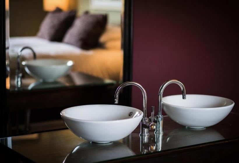 חדר דלוקס, The Marquis Of Granby