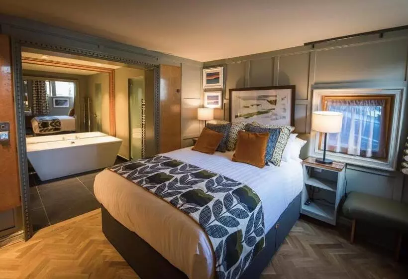 Deluxe Room, The Marquis Of Granby