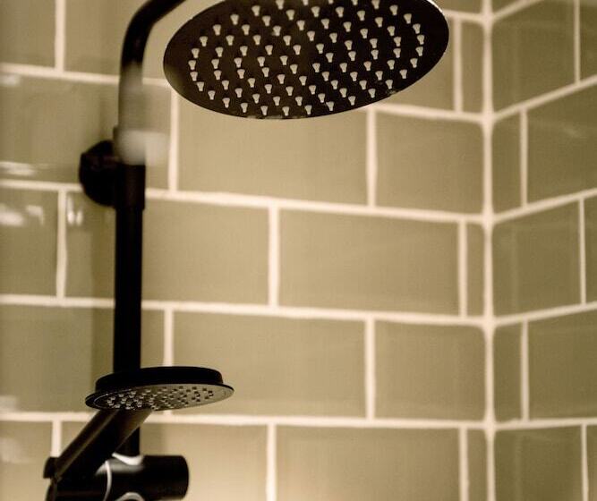 חדר קלאסי, The Marquis Of Granby