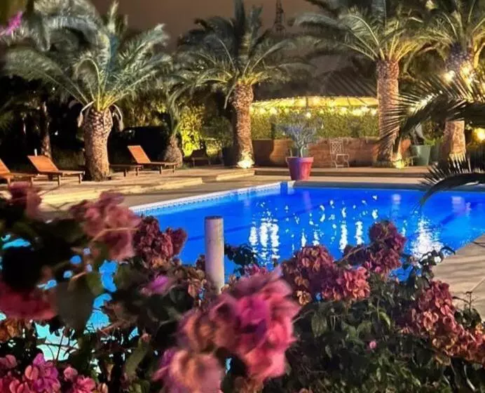 اتاق استاندارد با چشمانداز باغ, Tropic Hôtel
