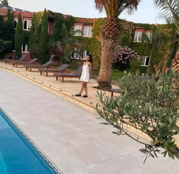 اتاق استاندارد با چشمانداز استخر, Tropic Hôtel
