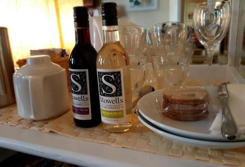 سوئیت با تخت بزرگ, Knap Guest House