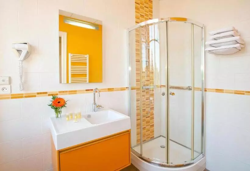 ダブルベッドのスタンダードスタジオ, S & Residences  Le Metropole