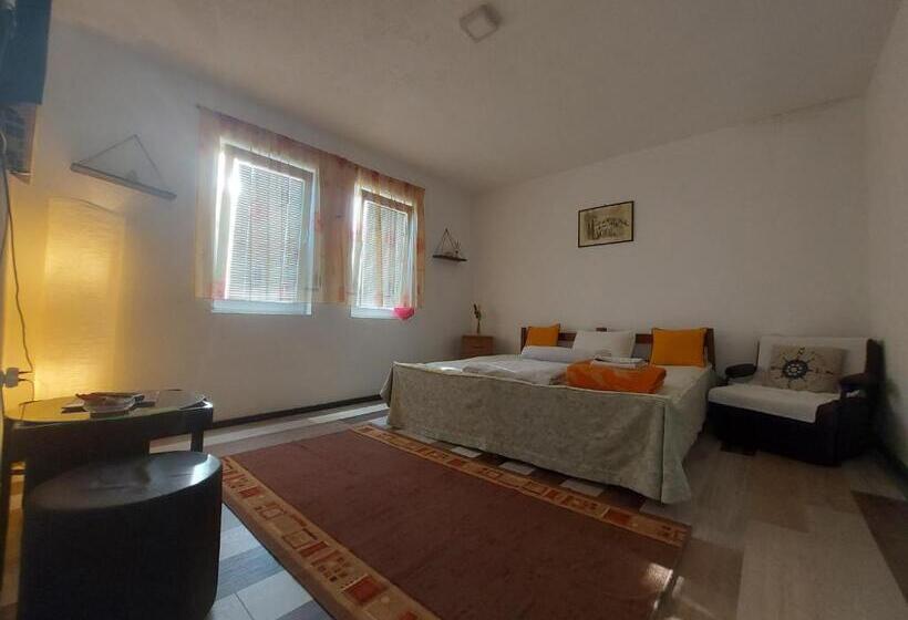 اتاق استاندارد, Pandora S Place