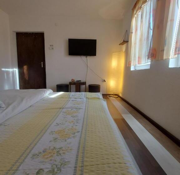 اتاق استاندارد, Pandora S Place