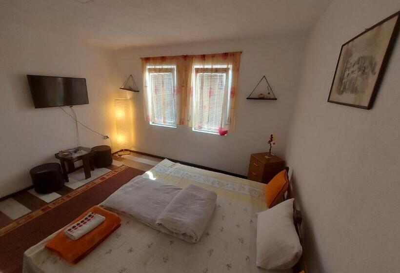 اتاق استاندارد, Pandora S Place