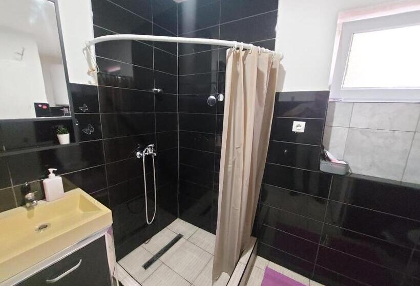 اتاق استاندارد با بالکن, Pandora S Place