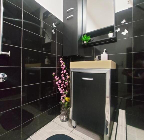 اتاق لوکس, Pandora S Place