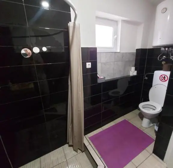 اتاق لوکس, Pandora S Place