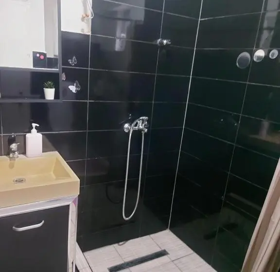 اتاق لوکس, Pandora S Place