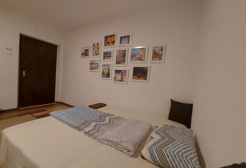 اتاق لوکس, Pandora S Place