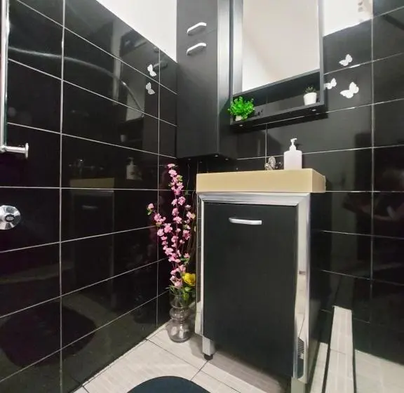 آپارتمان 1 خوابه همکف, Pandora S Place