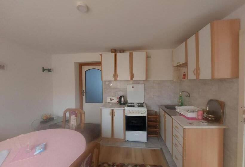 آپارتمان 1 خوابه همکف, Pandora S Place