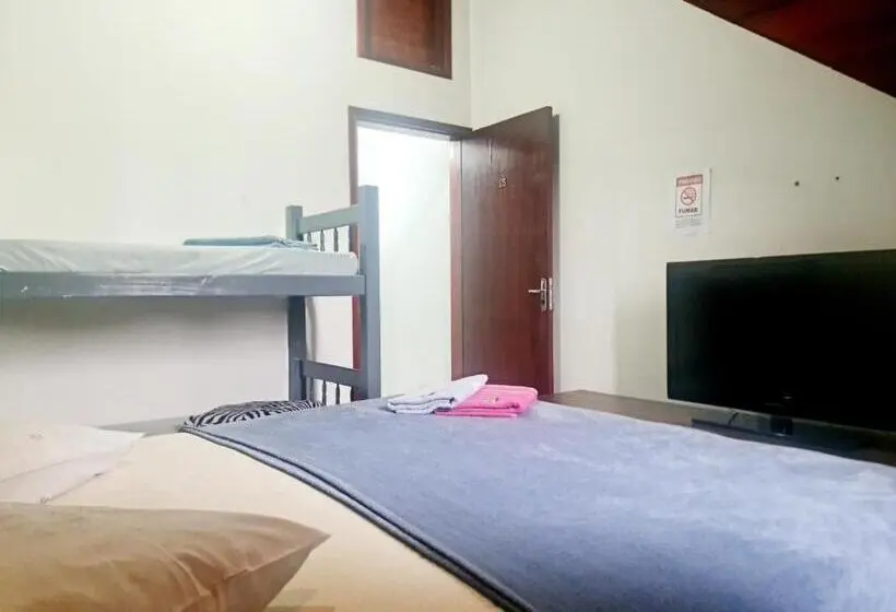 اتاق استاندارد چهار تخته, Valentina Ramos Pousada   Joinville Sc