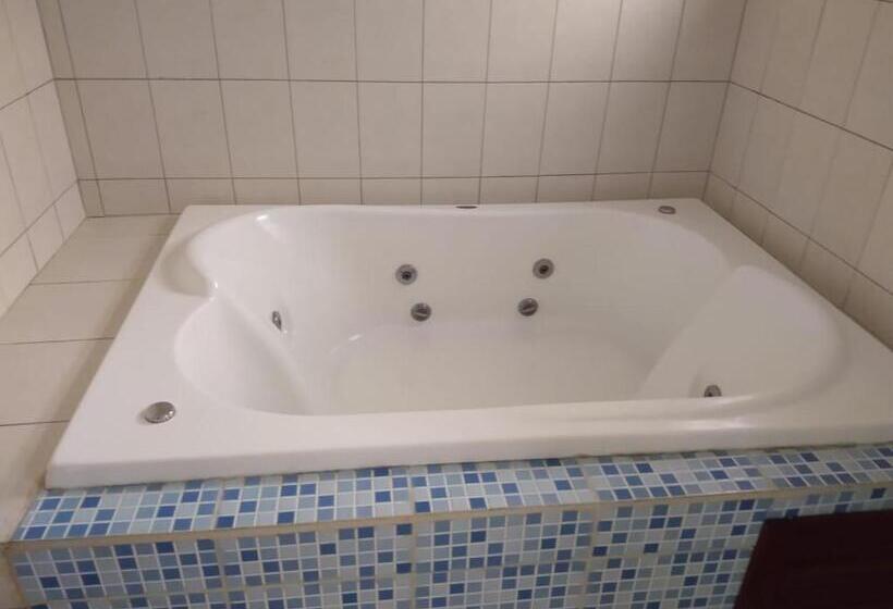 Jakuzili Süit, Pousada Astro Rei Paraty