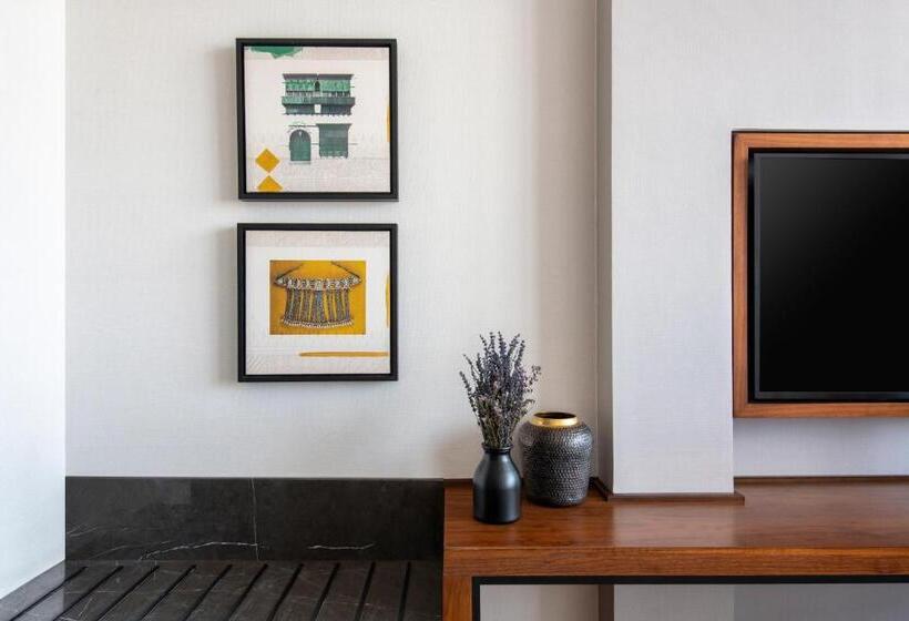 带大床的标准工作室, Swissotel Living Jeddah