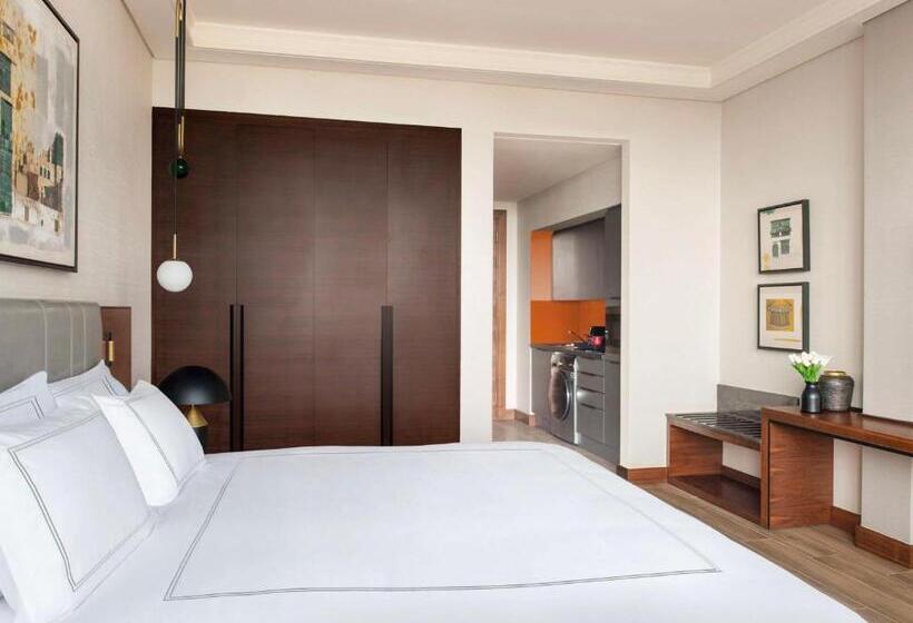 带大床的标准工作室, Swissotel Living Jeddah