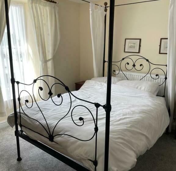 스탠다드 룸, The Penrhos Arms