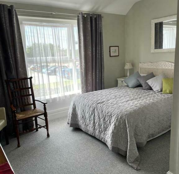 스탠다드 룸, The Penrhos Arms