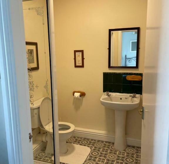 스탠다드 룸, The Penrhos Arms