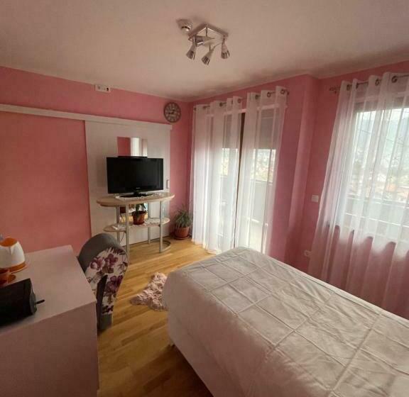 اتاق استاندارد یک تخته با بالکن, Ali Rooms