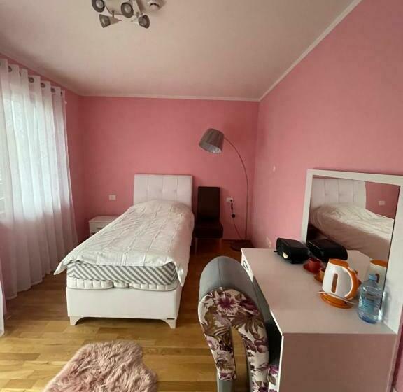 اتاق استاندارد یک تخته با بالکن, Ali Rooms