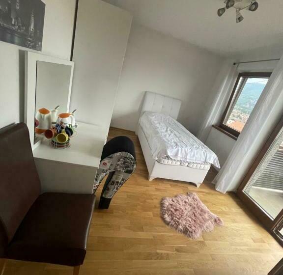 اتاق استاندارد یک تخته با بالکن, Ali Rooms