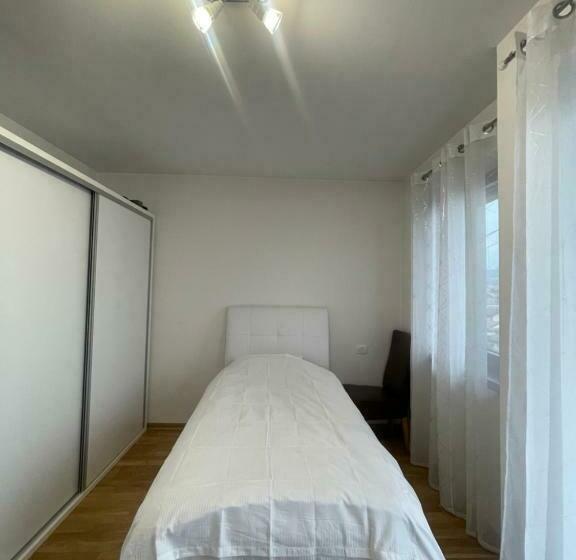اتاق استاندارد یک تخته با بالکن, Ali Rooms