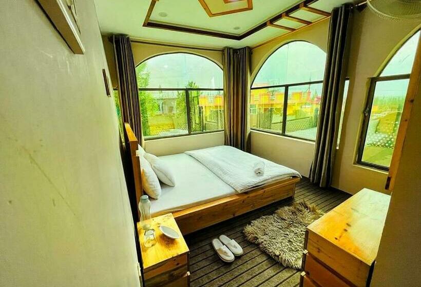 اتاق سوپریور با تخت بزرگ, Hikk Inn