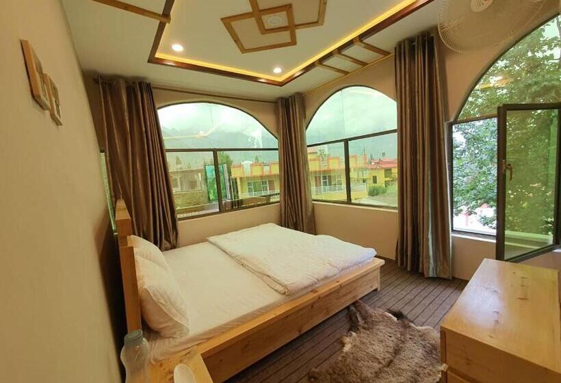 اتاق سوپریور با تخت بزرگ, Hikk Inn