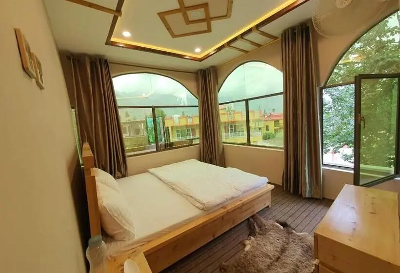 اتاق سوپریور با تخت بزرگ, Hikk Inn