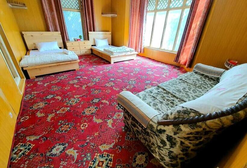 اتاق لوکس, Hikk Inn