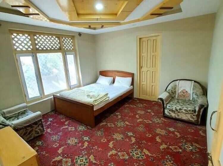 اتاق لوکس, Hikk Inn