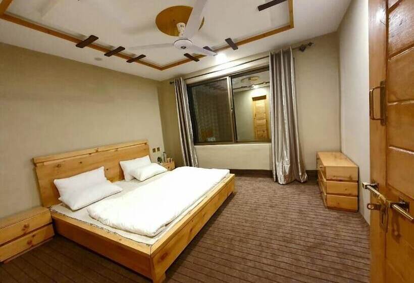 اتاق لوکس, Hikk Inn