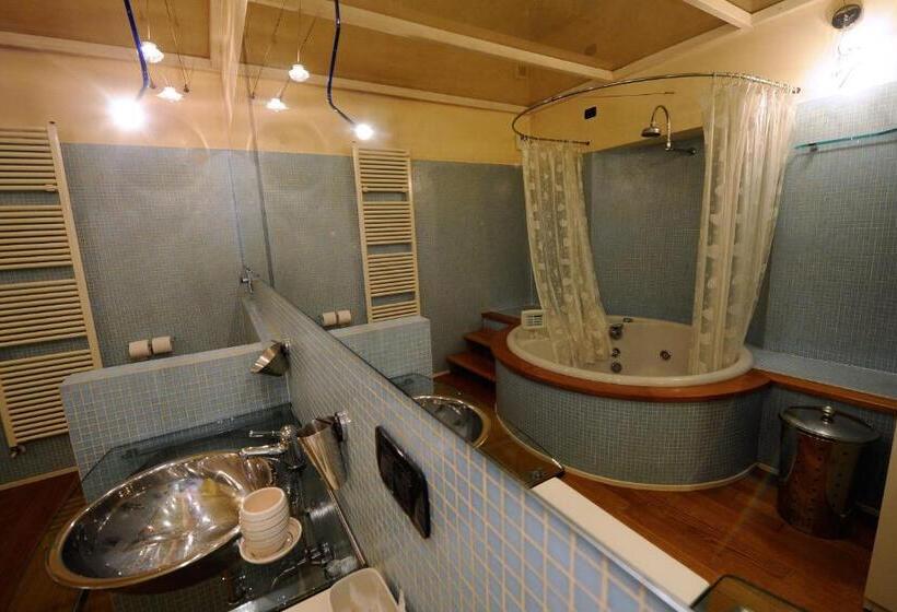 带按摩浴盆的套房, Casa Museo Palazzo Valenti Gonzaga