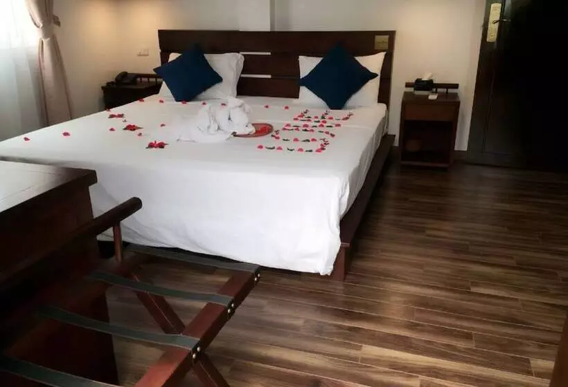 اتاق لوکس با چشم‌انداز شهر, Cinnamon Hotel Hanoi