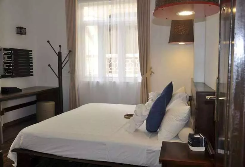 اتاق لوکس با چشم‌انداز شهر, Cinnamon Hotel Hanoi