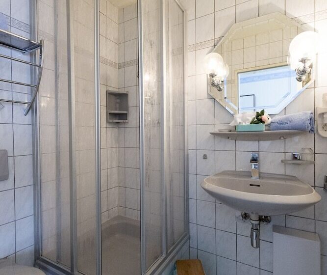 标准单人间, Altes Kurhaus