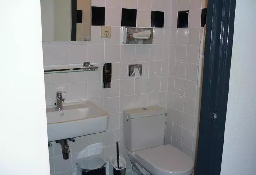 Standard Kolmen Hengen Huone, Beez