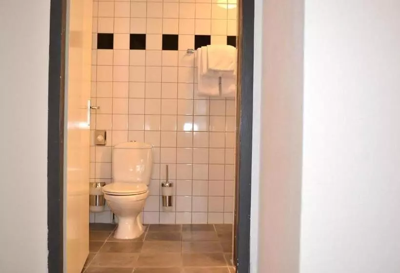Standard Neljän Hengen Huone, Beez