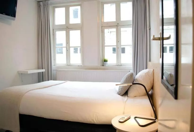 Standard Yhden Hengen Huone, Beez
