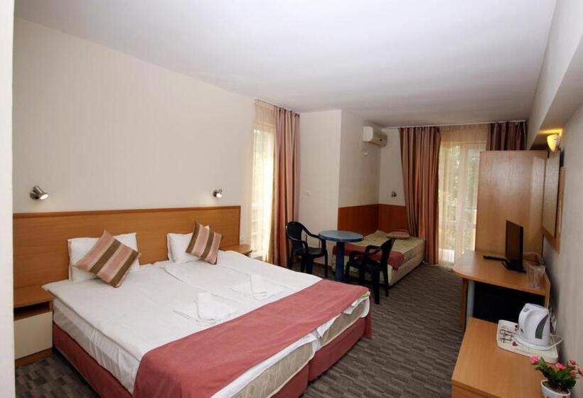 スタンダードトリプルルーム, Briz