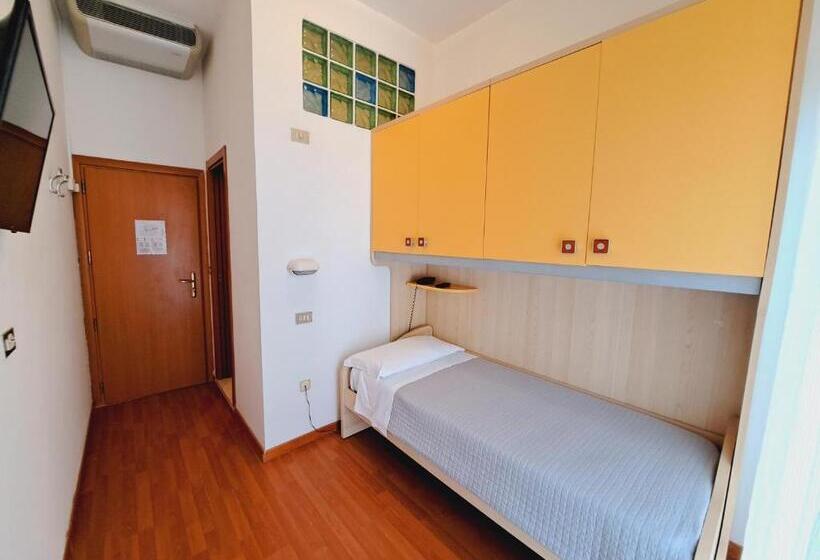 اتاق استاندارد یک نفره, Butterfly Wellness & Spa