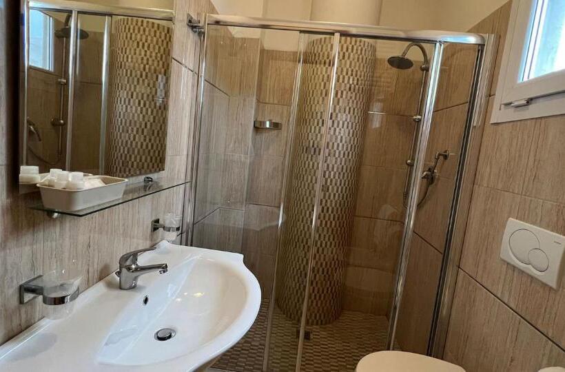 اتاق کلاسیک چهارنفره, Butterfly Wellness & Spa